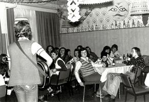 1977-03-11-el-2a-klassenfete-hy-lehrlings-wh-6.jpg