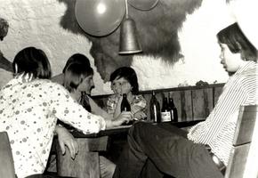 1977-10-14-el-3a-klassenfete-hy-schlosskeller-4.jpg